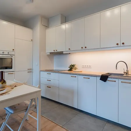 Stylowy Przy Metrze, Przy Centrum Onkologii